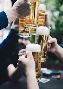 Werbe-Bierkrüge bedrucken Sie bei laprinta Bierkrüge stoßen an
