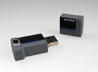 2D-Silikon-USB-Stick in Form einer Schüco-Maschine Schüco ließ von laprinta eine Maschine als USB-Stick umsetzen