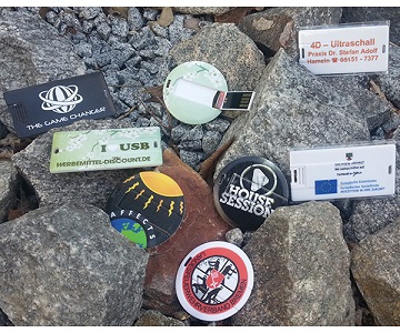 Mini- und Kreis-USB-Karten bedrucken kreisrunde USB-Karten auf Szeinen verteilt